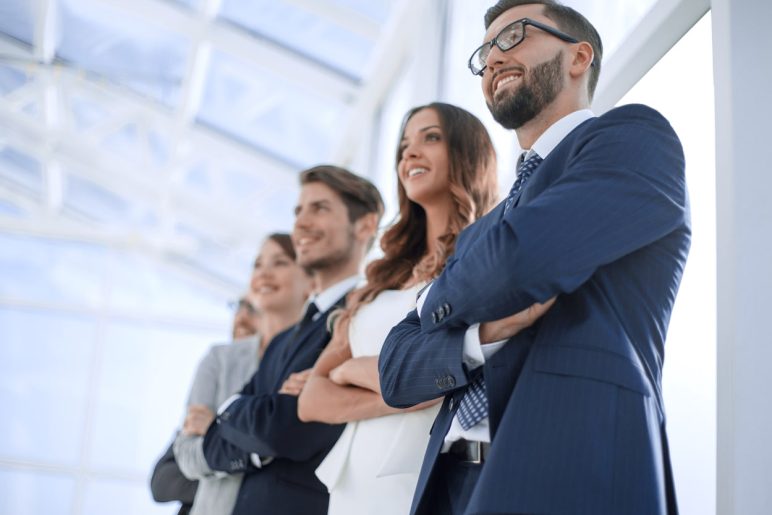 Diverse team of professionals looking forward, choosing an interim manager with Diktu Diverse team of professionals looking forward, choosing an interim manager with Diktu